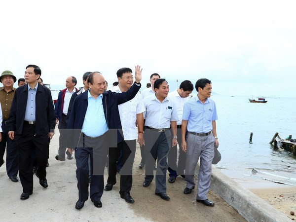 Premier vietnamita aprueba asistencia millonaria a provincias afectadsss por tifón Damrey ảnh 1 Premier vietnamita aprueba asistencia millonaria a provincias afectadsss por tifón Damrey ảnh 1