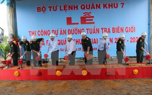 Inician tercer fase de construcción de ruta de patrullaje fronterizo Vietnam- Camboya ảnh 1 Inician tercer fase de construcción de ruta de patrullaje fronterizo Vietnam- Camboya ảnh 1