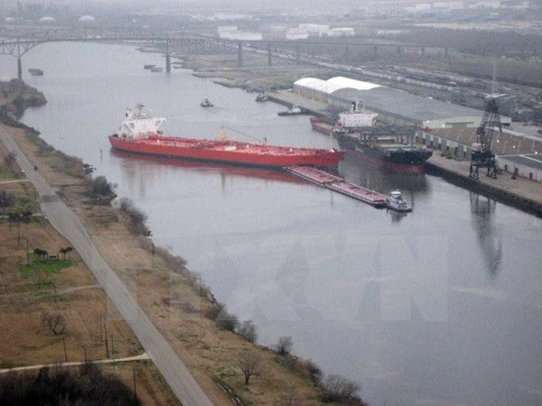 Cinco personas desparecidas en colisión de barcos en costa de Singapur ảnh 1 Cinco personas desparecidas en colisión de barcos en costa de Singapur ảnh 1