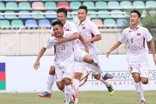 Vietnam consigue tercera victoria consecutiva en Campeonato regional de fútbol sub-18 ảnh 1 Vietnam consigue tercera victoria consecutiva en Campeonato regional de fútbol sub-18 ảnh 1
