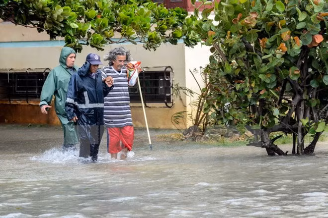Vietnam expresa solidaridad con Cuba ante paso del huracán Irma ảnh 1