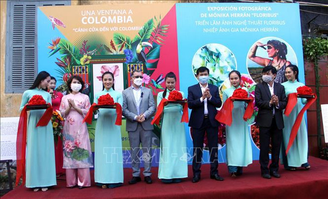 En provincia vietnamita exposición sobre flores de Colombia ảnh 1 En provincia vietnamita exposición sobre flores de Colombia ảnh 1