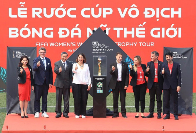 Llega a Vietnam trofeo de Copa Mundial Femenina de FIFA 2023 ảnh 1 Llega a Vietnam trofeo de Copa Mundial Femenina de FIFA 2023 ảnh 1