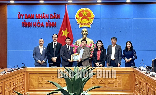 Provincia vietnamita de Hoa Binh da bienvenida a empresas e inversores ảnh 1 Provincia vietnamita de Hoa Binh da bienvenida a empresas e inversores ảnh 1
