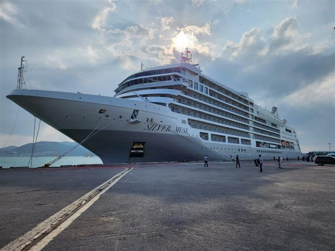 Otro crucero extranjero arriba a puerto vietnamita ảnh 1