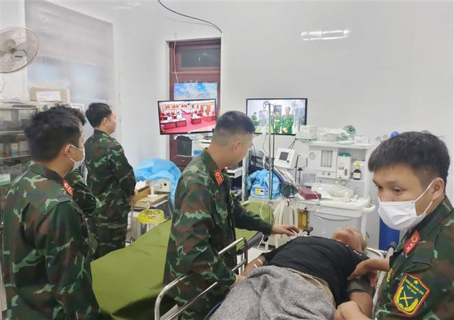 Trasladan a pescador vietnamita con derrame cerebral a parte continental ảnh 1 Trasladan a pescador vietnamita con derrame cerebral a parte continental ảnh 1