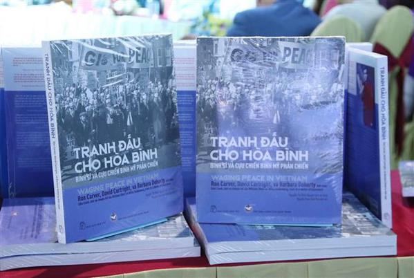 Presentan en Ciudad Ho Chi Minh el libro “Lucha por la Paz” ảnh 1