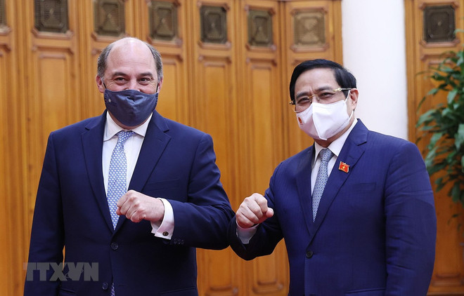 Premier vietnamita recibe al secretario de Estado para Defensa del Reino Unido ảnh 1 Premier vietnamita recibe al secretario de Estado para Defensa del Reino Unido ảnh 1