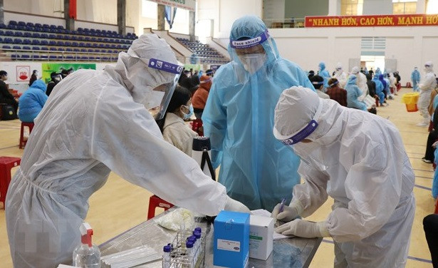 Reporta Vietnam dos mil 821 nuevos contagios del COVID-19 ảnh 1 Reporta Vietnam dos mil 821 nuevos contagios del COVID-19 ảnh 1