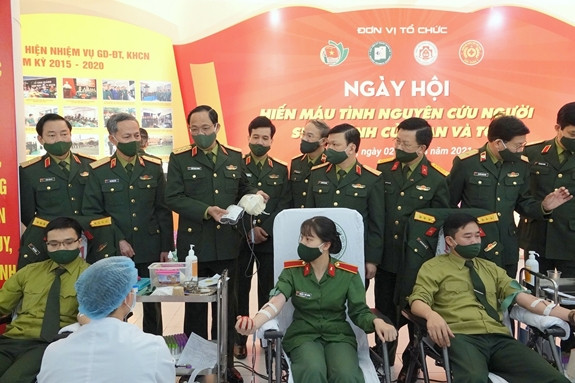 Ministerio de Defensa de Vietnam convoca movimiento de donación de sangre ảnh 1 Ministerio de Defensa de Vietnam convoca movimiento de donación de sangre ảnh 1