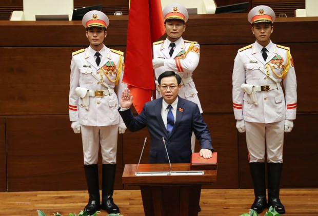 Titular del Parlamento chino felicita al presidente de la Asamblea Nacional de Vietnam ảnh 1 Titular del Parlamento chino felicita al presidente de la Asamblea Nacional de Vietnam ảnh 1