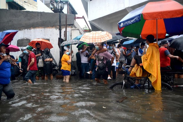 Filipinas evacua a miles de personas por inundaciones ảnh 1 Filipinas evacua a miles de personas por inundaciones ảnh 1