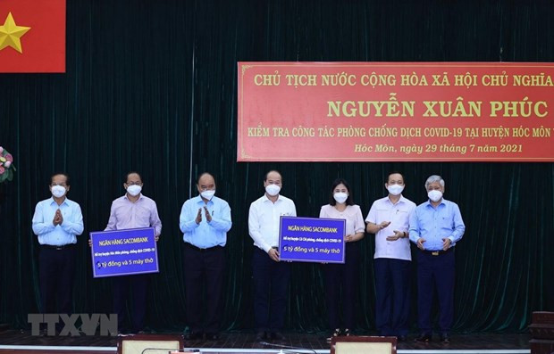 Presidente de Vietnam visita a pobladores en Ciudad Ho Chi Minh ảnh 1 Presidente de Vietnam visita a pobladores en Ciudad Ho Chi Minh ảnh 1