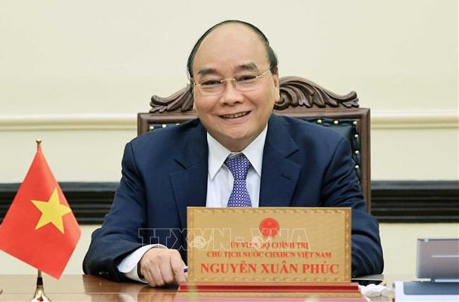 Presidente de Vietnam rinde homenaje a las personas con méritos revolucionarios ảnh 1