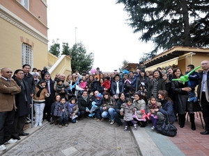 Reunidas familias italianas con hijos adoptivos vietnamitas ảnh 1 Reunidas familias italianas con hijos adoptivos vietnamitas ảnh 1