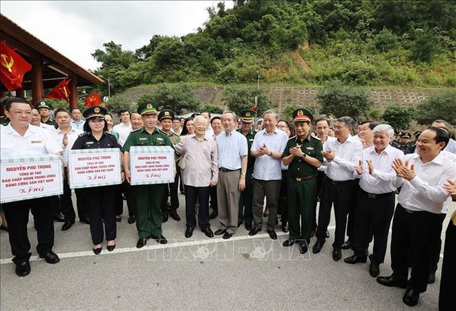 Secretario general del PCV visita puerta fronteriza de Huu Nghi ảnh 1 Secretario general del PCV visita puerta fronteriza de Huu Nghi ảnh 1