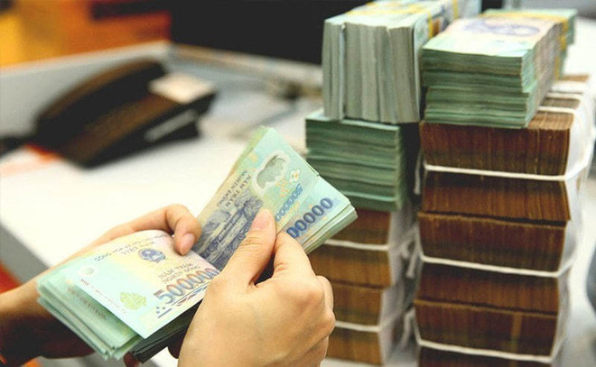 Grandes bancos vietnamitas reducen tasas de interés de depósitos ảnh 2