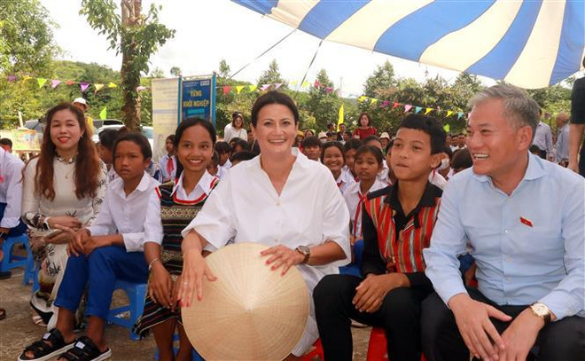 Presidenta del Senado belga visita provincia vietnamita ảnh 2 Presidenta del Senado belga visita provincia vietnamita ảnh 2