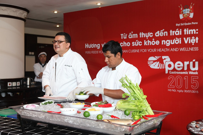 En Hanoi un pequeño mundo de arte culinario peruano ảnh 2