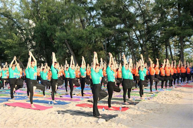 Celebran en múltiples localidades vietnamitas Día Internacional del Yoga ảnh 2 Celebran en múltiples localidades vietnamitas Día Internacional del Yoga ảnh 2