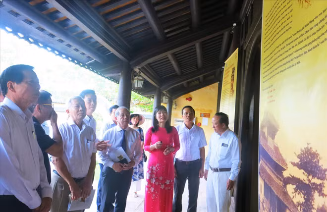Efectúan exposición de planchas xilográficas sobre rey Minh Mang ảnh 1