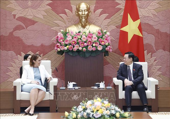 Presidente de Parlamento vietnamita recibe a embajadora neozelandesa ảnh 1 Presidente de Parlamento vietnamita recibe a embajadora neozelandesa ảnh 1
