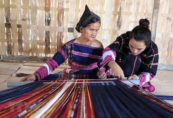 “Conservan el color” del tejido de minoría étnica en Vietnam ảnh 1 “Conservan el color” del tejido de minoría étnica en Vietnam ảnh 1