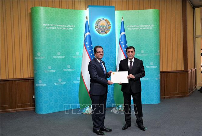 Embajador vietnamita en Uzbekistán presenta cartas credenciales ảnh 1 Embajador vietnamita en Uzbekistán presenta cartas credenciales ảnh 1
