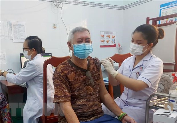 Disminuyen casos diarios de COVID-19 en Vietnam ảnh 1