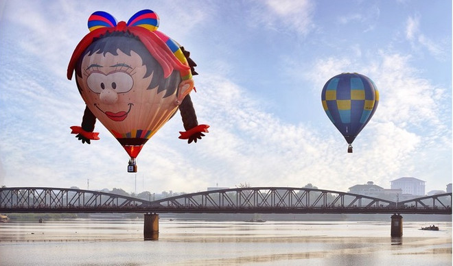 Admiran ciudad imperial de Hue a través del Festival de globos aerostáticos ảnh 1 Admiran ciudad imperial de Hue a través del Festival de globos aerostáticos ảnh 1