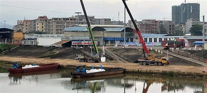 Provincia vietnamita de Quang Ninh reanuda despacho aduanero en puerta Ka Long ảnh 1