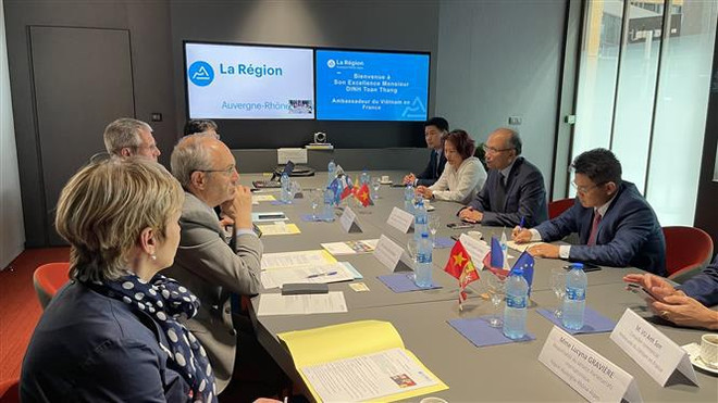 Vietnam fortalece cooperación con principal centro industrial de Francia ảnh 1 Vietnam fortalece cooperación con principal centro industrial de Francia ảnh 1