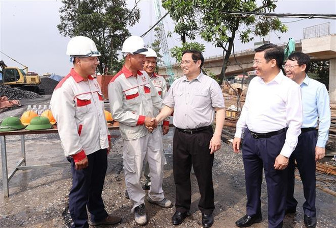 Premier vietnamita insta a garantizar atención a aspiraciones de trabajadores ảnh 2 Premier vietnamita insta a garantizar atención a aspiraciones de trabajadores ảnh 2