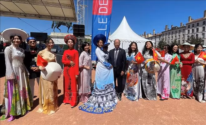 Participa Vietnam en Festival Consular en Francia ảnh 2 Participa Vietnam en Festival Consular en Francia ảnh 2