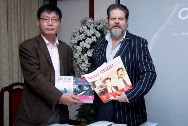 Entidades holandesas entregan a Vietnam documentales de alto valor histórico ảnh 1 Entidades holandesas entregan a Vietnam documentales de alto valor histórico ảnh 1