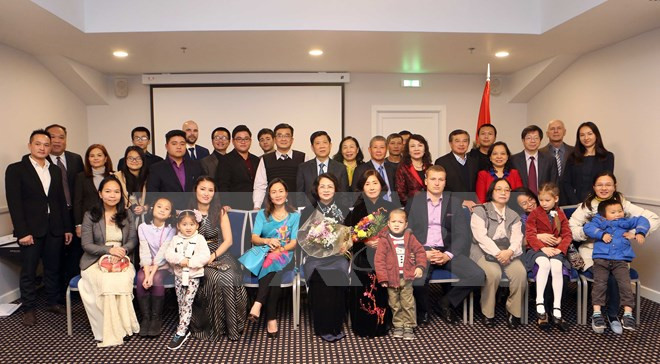 Vicepresidenta de Vietnam dialoga con connacionales en Letonia ảnh 1