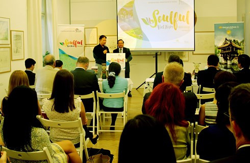 Presentan productos turísticos de Vietnam en la República Checa ảnh 1 Presentan productos turísticos de Vietnam en la República Checa ảnh 1