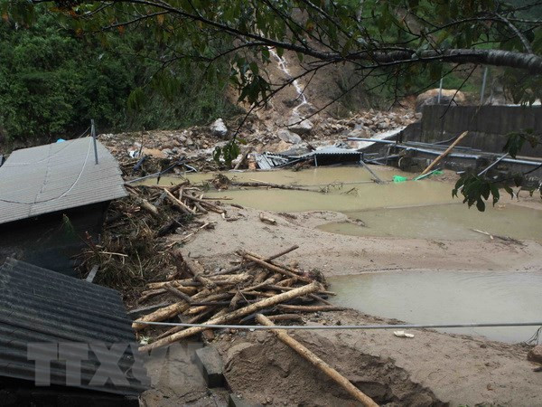 Frente de la Patria de Vietnam envía condolencias a familias de fallecidos y afectadas por inundaciones ảnh 1 Frente de la Patria de Vietnam envía condolencias a familias de fallecidos y afectadas por inundaciones ảnh 1