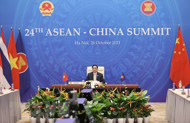 Primer ministro de Vietnam cumple intensa agenda en primer día de Cumbres 38 y 39 de la ASEAN ảnh 4 Primer ministro de Vietnam cumple intensa agenda en primer día de Cumbres 38 y 39 de la ASEAN ảnh 4