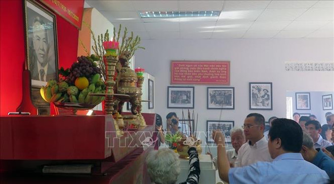 Conmemoran en Vietnam natalicio de extinto dirigente ảnh 1 Conmemoran en Vietnam natalicio de extinto dirigente ảnh 1