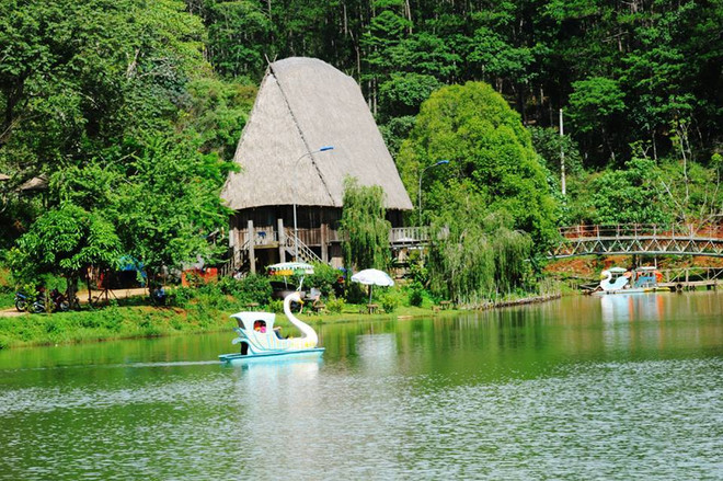 Lanzan en Kon Tum programa “Los vietnamitas viajan por el país” ảnh 1 Lanzan en Kon Tum programa “Los vietnamitas viajan por el país” ảnh 1