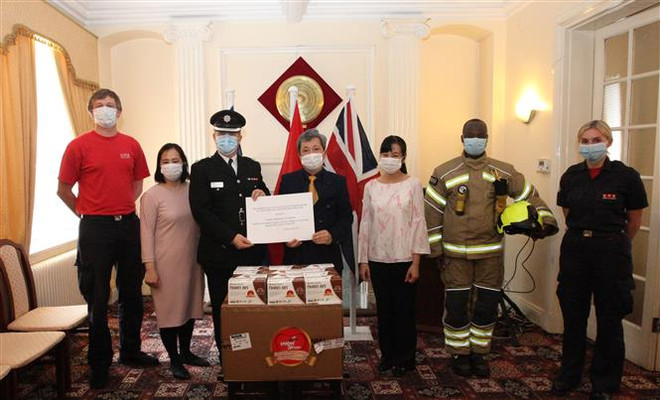 Vietnam dona miles de mascarillas al Reino Unido ảnh 1
