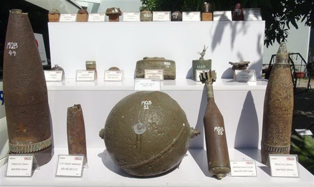 Organizaciones extranjeras ayudan a detectar y limpiar explosivos en Quang Binh ảnh 1