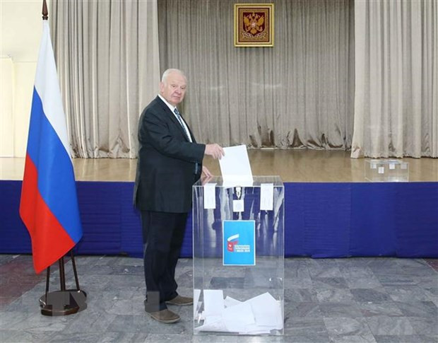 Rusos residentes en Vietnam votan reforma constitucional de Rusia ảnh 1 Rusos residentes en Vietnam votan reforma constitucional de Rusia ảnh 1