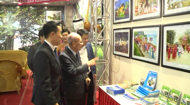 Exposición en Hanoi presenta cultura y turismo de la región noroccidental ảnh 1