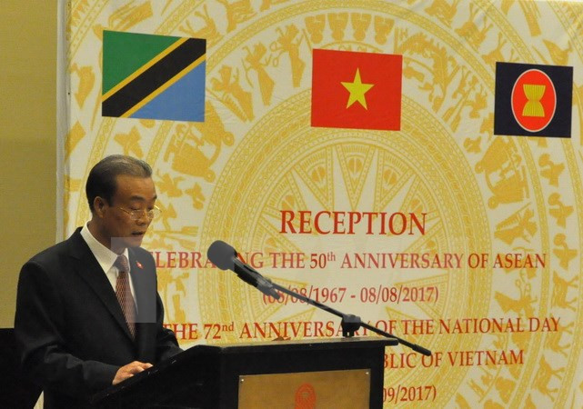 Conmemoran en Tanzania, Rusia y Laos Día Nacional de Vietnam ảnh 1