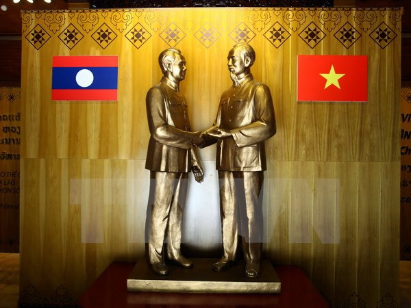 Felicitaciones por el aniversario 55 de lazos diplomáticos Vietnam-Laos ảnh 1 Felicitaciones por el aniversario 55 de lazos diplomáticos Vietnam-Laos ảnh 1
