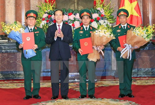 Presidente vietnamita dirige acto de ascensos a oficiales militares ảnh 1 Presidente vietnamita dirige acto de ascensos a oficiales militares ảnh 1