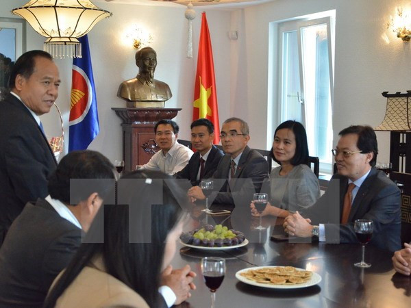 Embajador de Laos en Ginebra saluda Día Nacional de Vietnam ảnh 1 Embajador de Laos en Ginebra saluda Día Nacional de Vietnam ảnh 1