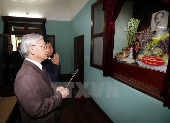 Rinden tributo al Presidente Ho Chi Minh por Día Nacional ảnh 1 Rinden tributo al Presidente Ho Chi Minh por Día Nacional ảnh 1